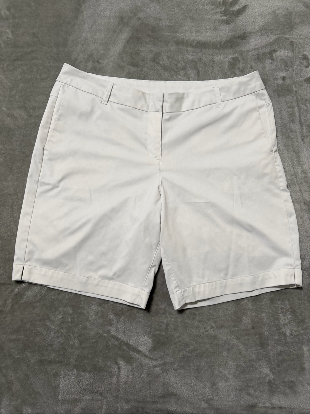 Three Sixty Six Women's White Performance Golf Shorts Size 10